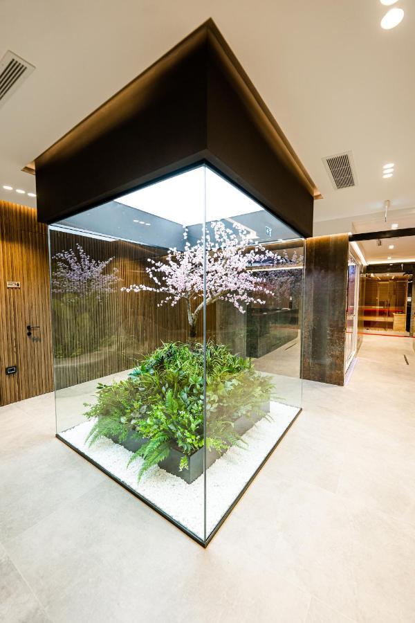 Hotel Elisa Tirana, Affiliated By Melia Exterior photo
